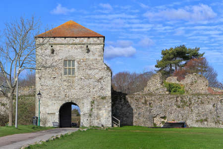 PORTCHESTER, HAMPSHIRE, ENGLAND, 30 MAR 2015: Portchester Castle is a medieval castle built within a former Roman fort at Portchester in Hampshireのeditorial素材