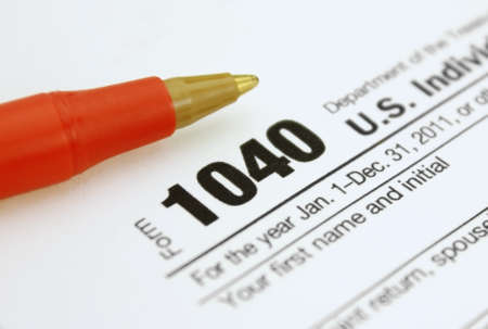 Form 1040 Income Tax Return with Red Penの写真素材