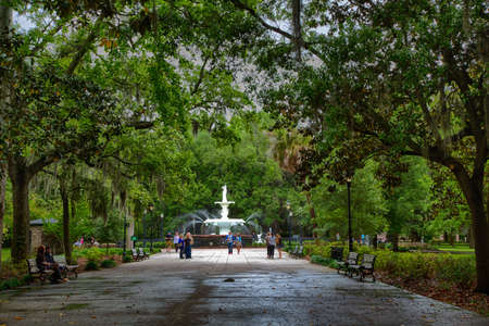 Couples and families enjoy time in the parks of Savannah Georgiaのeditorial素材