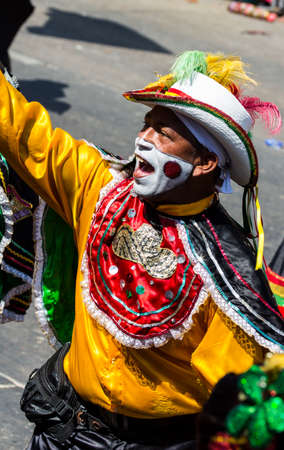 Barranquilla, Colombia - March 1, 2014 - Performers in elaborate costume sing, dance, and stroll their way down the streets of Barranquilla during the Battalla de Flores during Carnivalのeditorial素材