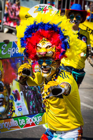 Barranquilla, Colombia - March 1, 2014 - Performers in elaborate costume sing, dance, and stroll their way down the streets of Barranquilla during the Battalla de Flores during Carnivalのeditorial素材