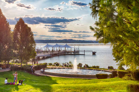September 10, 2017, Oxen Hill, Maryland, USA: A couple takes pictures on the lawn outside the Gaylord Resort near Washington, DC.のeditorial素材