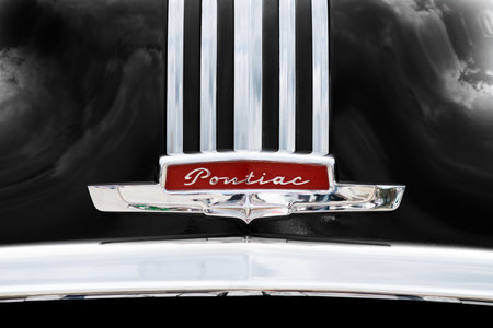 NORDLINGEN, GERMANY - APRIL 29, 2017: Pontiac Silverstreak oldtimer car at the MotoTechnika oldtimer meeting on April 29, 2017 in Nordlingen, Germany. Close-up of the front emblem.のeditorial素材