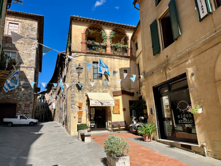 SARTEANO, ITALY - 7.08.2023: Shops and restaurants of Sarteano.のeditorial素材