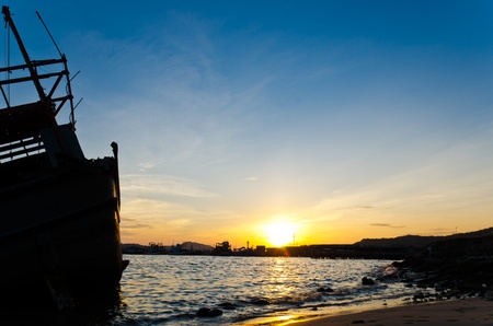  warming light on the beachの写真素材