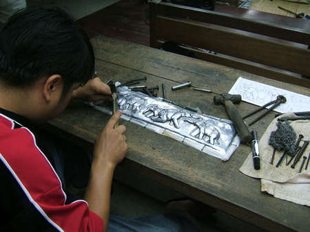 Sculptor at work in workshopの写真素材