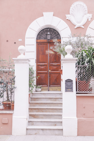 doors in Romeの写真素材