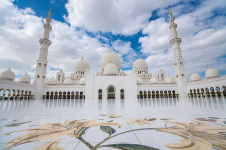 Abu Dhabi, United Arab Emirates,  JANUARY 04, 2018:  View of the Sheikh Zayed Grand Mosque in Abu Dhabi United Arab Emirates. It iis the largest mosque in United Arab Emiratesのeditorial素材