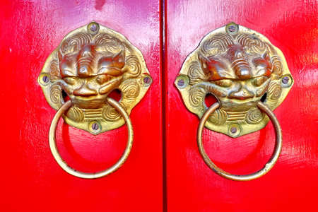 metal door knocker in Chinese designの写真素材