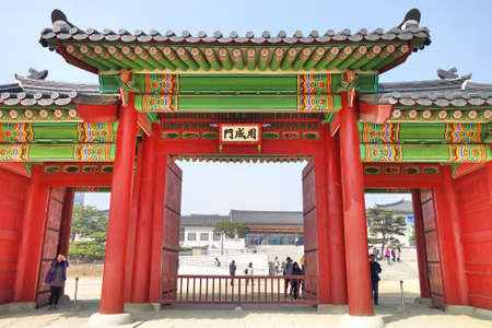 Tourists visited Gyeongbokgung palaceのeditorial素材