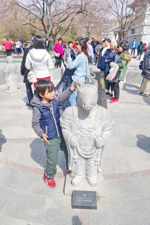 Tourists walking around zodiac statues at Gyeongbokgung Palaceのeditorial素材