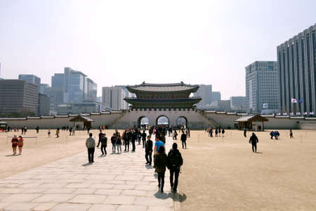Gyeongbokgung palace situated in the center of Seoul city, South Korea.のeditorial素材