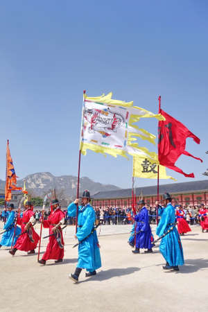 The ceremony changing of the guards at the Gyeongbokgung Palace complexのeditorial素材