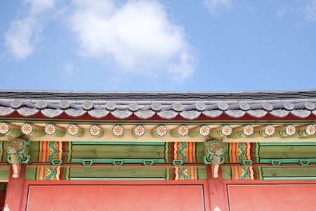 Korean traditional architecture. Roof detail of palace in Seoul.のeditorial素材