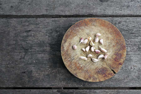 Cloves garlic  chopping woodの写真素材