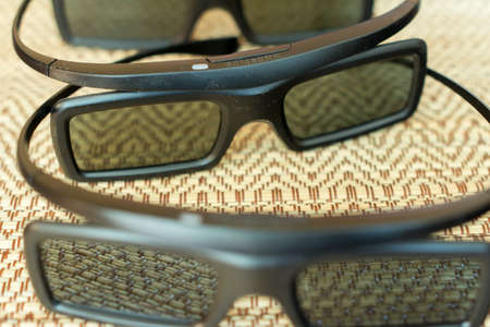 Glasses for viewing 3D programs on TV