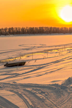 On the frozen channelの写真素材