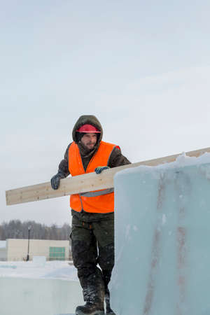 Sling fitter in a jacket and helmet unloads boardsの写真素材