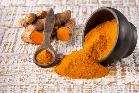 Fresh Organic Root And Turmeric Powder - Curcuma Longaの写真素材