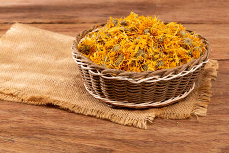 CalÃ©ndula officinalis Hierba AsterÃ¡cea - Dried calendula flowersの写真素材