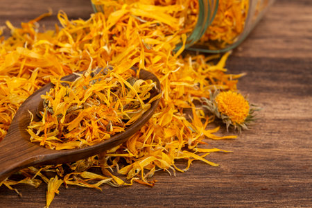 CalÃ©ndula officinalis Hierba AsterÃ¡cea - Dried calendula flowersの写真素材