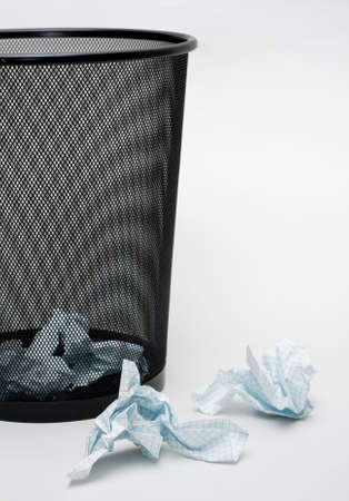 Trash can and crumpled paper の写真素材