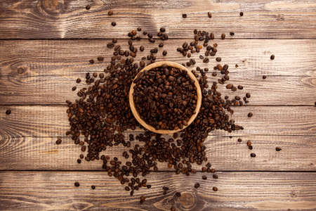 Roasted coffee beans in a bowlの写真素材