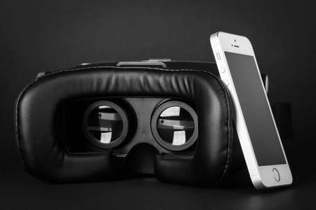 Virtual reality headsetのeditorial素材