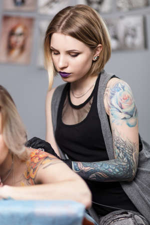 Tattoo artist in a studioの写真素材
