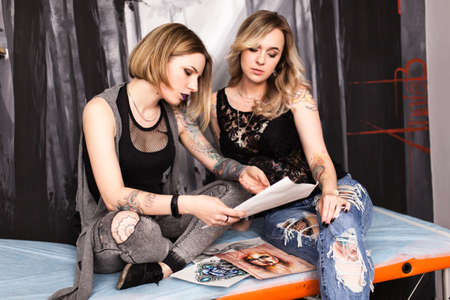 Tattoo artist in a studioの写真素材