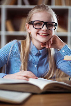 Teenage girl in a libraryの写真素材