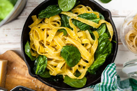 Spinach tagliatelle pastaの写真素材