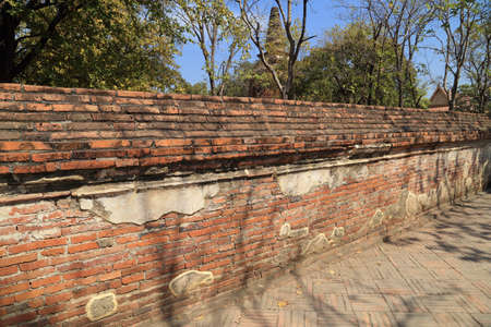 old ancient brick wall at Wat Mahaeyong, the ruin of a Buddhist temple in the Ayutthaya historical park, Thailandの写真素材