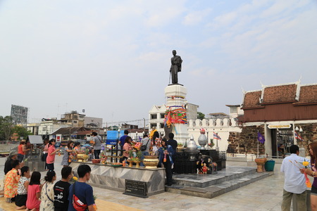 NAKHON RACHASIMA-APRIL 11: Tourists visit Suranaree statue to worship on April 11, 2015 in Nakhon Ratchasima, Thailand. Thao Suranaree, also called Ya Mo, protects city against Lao armyのeditorial素材