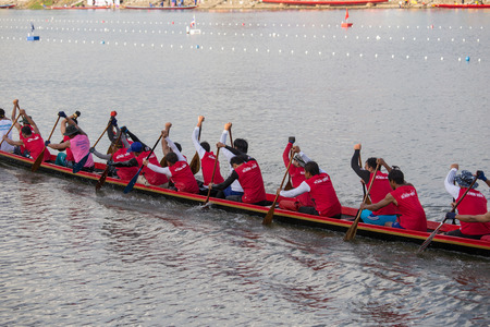 PHIMAI, THAILAND - NOV 14: Unidentified rowers in native Thai long boats compete during King's Cup Native Long Boat Race Championship on November 14, 2015 in Phimai, Nakhon Ratchasima,Thailandのeditorial素材