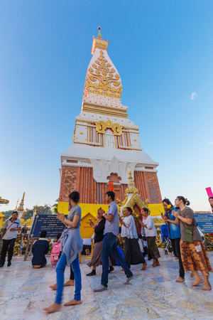 NAKHON PHANOM, THAILAND-FEBRUARY 4: Unidentified people ceremony to worship the beautiful at Wat Phra That phanom festival of year, On FEBRUARY 4,2017, in Nakhon Phanom Province, Thailandのeditorial素材