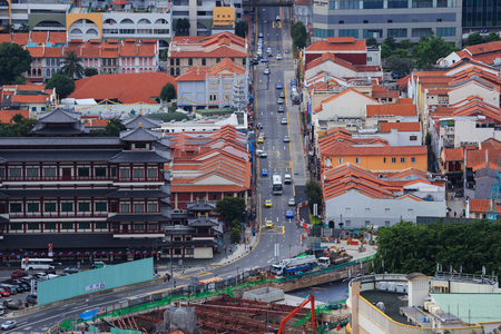 SINGAPORE - AUG 20, 2017: traffic of South Bridge Road at China Town, Singaporeのeditorial素材