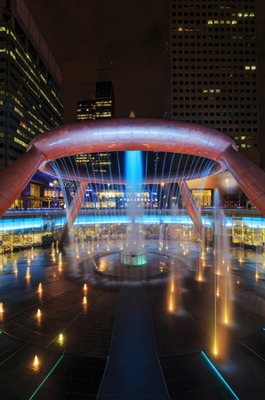 SINGAPORE - AUG 22, 2017:  Light show at the Fountain of Wealth, it is the famous place in Suntec City, Singaporeのeditorial素材