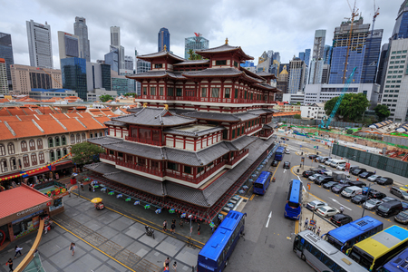 SINGAPORE - AUG 22, 2017: The Buddha Tooth Relic Temple in Chinatown, it is famous temple in Singaporeのeditorial素材