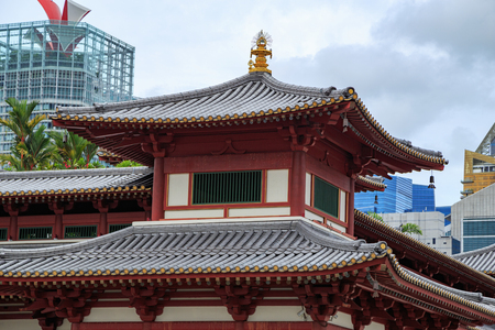 Closeup of roof of Buddha Tooth Relic Temple at China town, Singaporeのeditorial素材