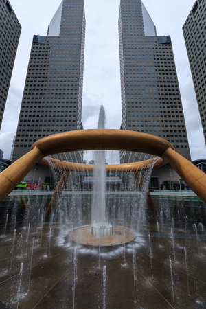 SINGAPORE - AUG 22, 2017: the Fountain of Wealth, it is the famous place in Suntec City, Singaporeのeditorial素材