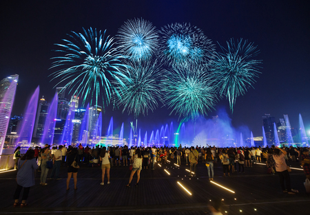 SINGAPORE - AUG 19, 2017 :  Tourists visit SPECTRA â LIGHT & WATER SHOW at Marina bay sands front in Singaporeのeditorial素材