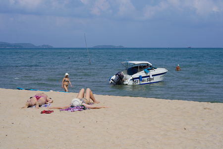 Pattaya, Thailand - Mar 31,2018 : unidentified people come to travelling and playing on Pattaya beach at Chonburi, Thailandのeditorial素材