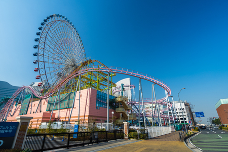 YOKOHAMA, JAPAN - March 26, 2019: Giant ferris wheel Cosmo Clock 21 ain Yokohama Minatomirai, Japanのeditorial素材