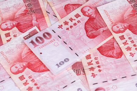 100 New Taiwan Dollar banknote, Cash