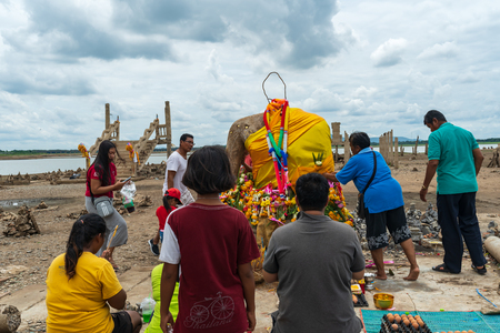 Lopburi - August 24,2019 : Unidentified people visit the ruins of Nong-Bua temple under the water of Pasak Jolasid Dam after the water reduced in Lopburi, Thailandのeditorial素材