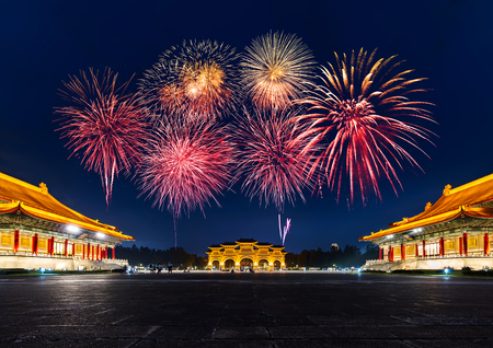 Fireworks celebrating over Chiang Kai-Shek Memorial Hall at night in Taipei, Taiwanのeditorial素材