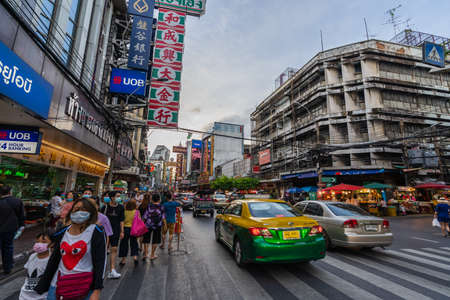 BANGKOK, THAILAND - AUG 9, 2020 : Crowded of people at Yaowarat road after COVID-19 virus pandemic. people must be wearing medical mask in Bangkok's Chinatown.のeditorial素材