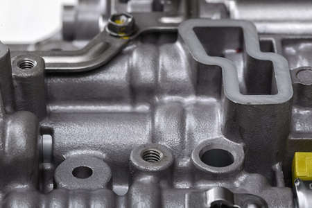 Mechanical part with metal components and hydraulic valves
