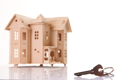 House and house keys isolated on white background with copy space.の写真素材